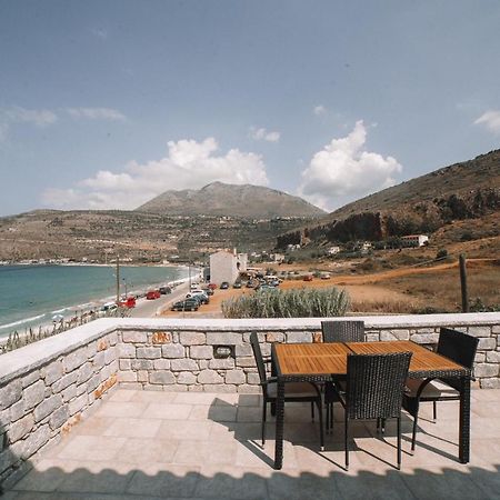 George Seafront Suites Néon Oítilon Eksteriør bilde