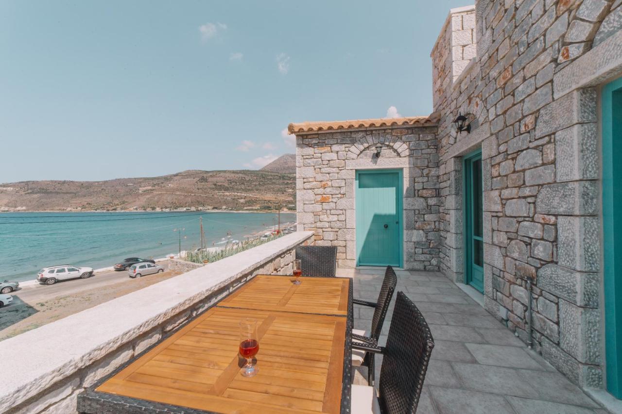 George Seafront Suites Néon Oítilon Eksteriør bilde
